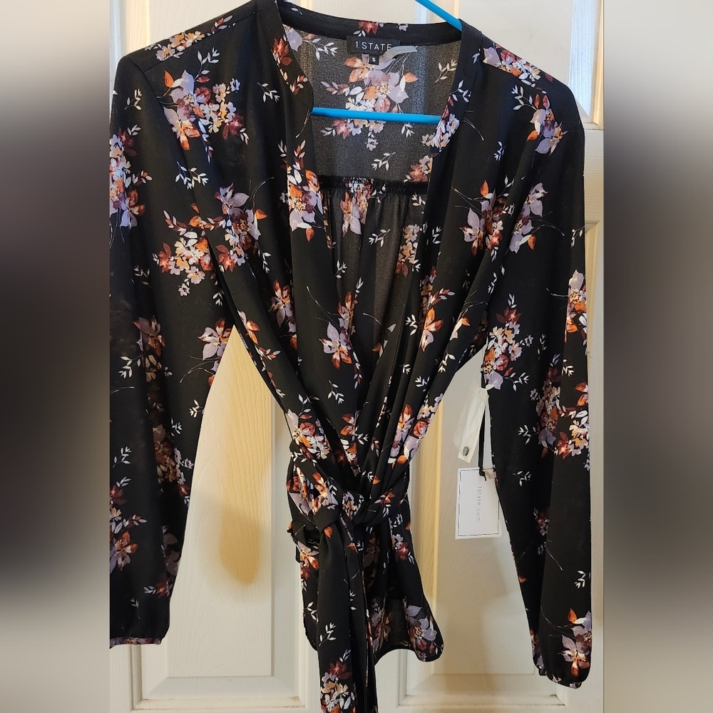 NWT Stunning Tie Front Shirt - Picture 3 of 5